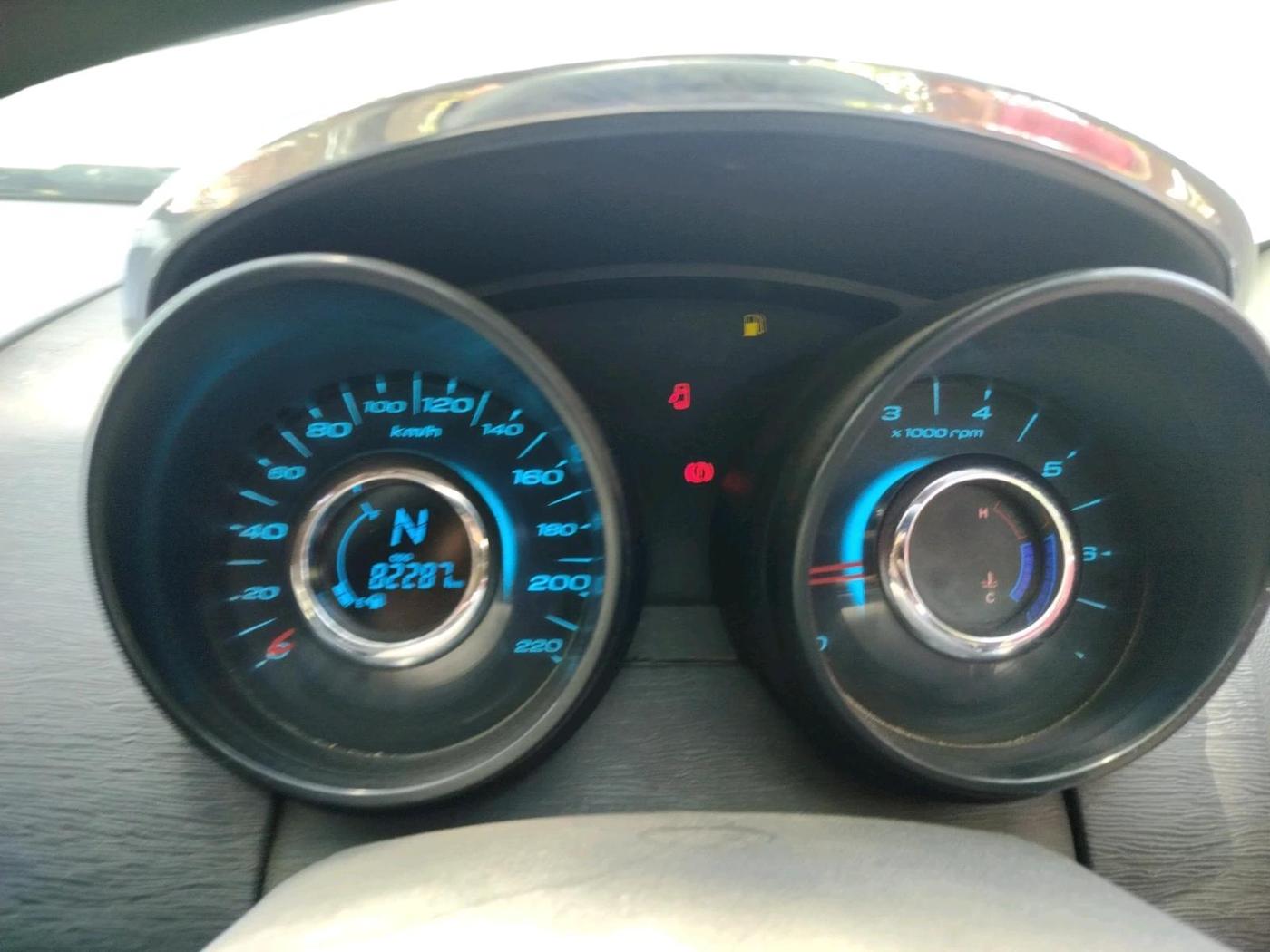 2017 Mahindra XUV500 W4, Diesel, Manual, 1,90,857 km, interior