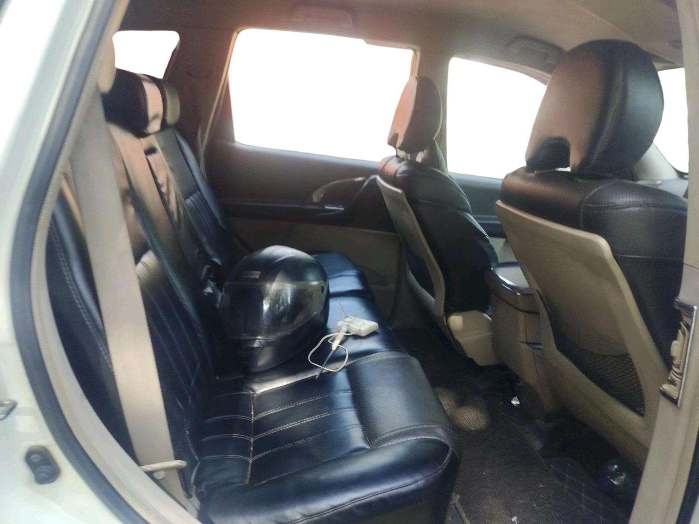 2017 Mahindra XUV500 W4, Diesel, Manual, 1,90,857 km, interior