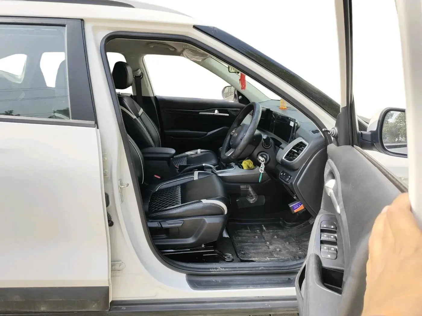 2024 KIA SELTOS  HTE 1.5 PETROL MT, Petrol, Manual, 5,704 km, interior