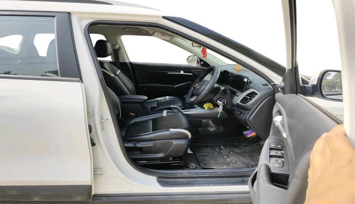 2024 KIA SELTOS  HTE 1.5 PETROL MT, Petrol, Manual, 5,704 km, interior