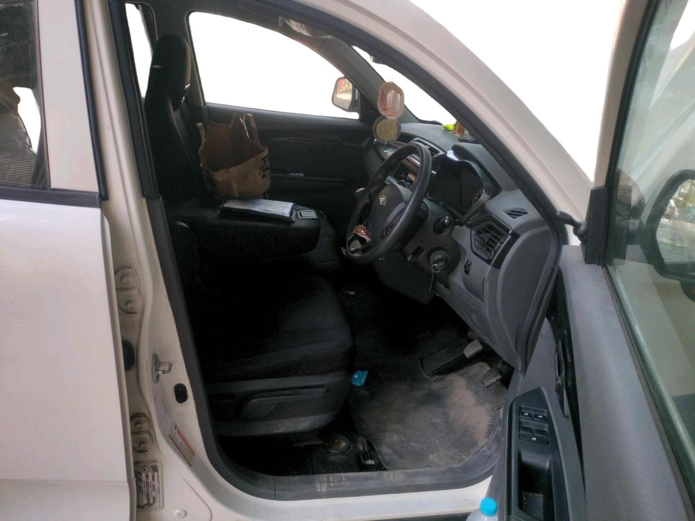 2018 Mahindra KUV 100 NXT K4+ P 6 STR, Petrol, Manual, 36,166 km, interior