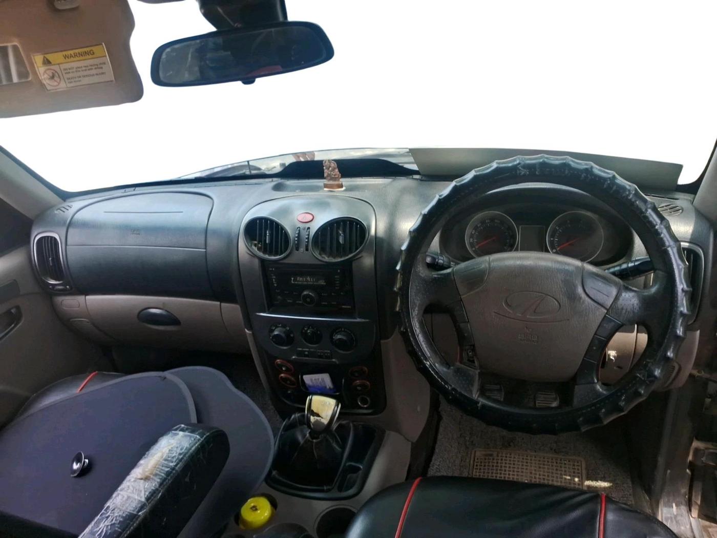 2013 Mahindra Scorpio VLX 2WD BS-III, Diesel, Manual, 3,23,574 km, interior