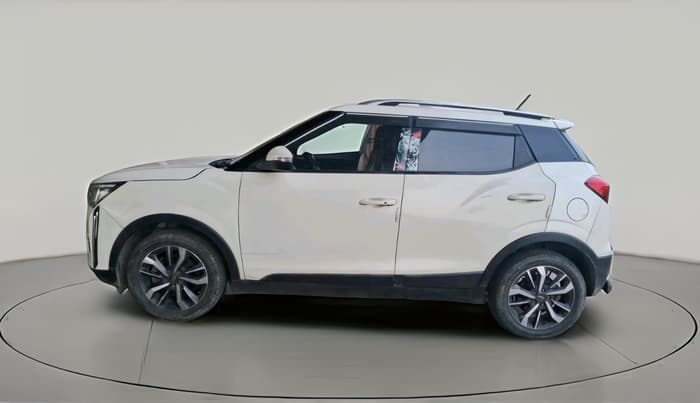 2019 Mahindra XUV300 W8 (O) 1.2 PETROL, Petrol, Manual, 83,828 km, exterior