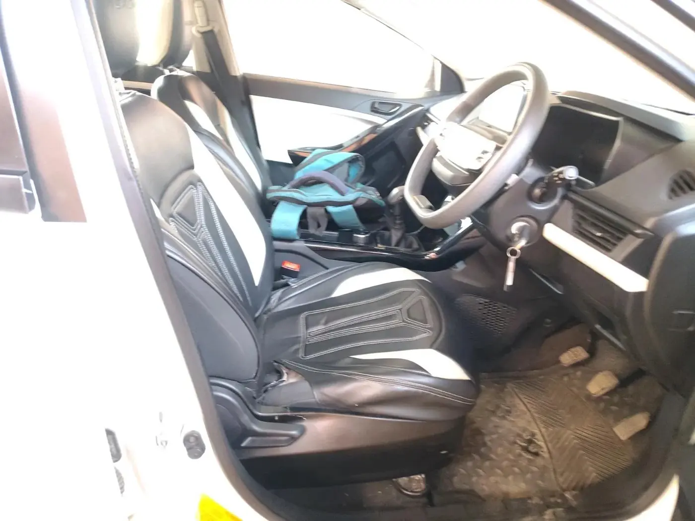 2024 Tata NEXON PURE 1.2 PETROL, Petrol, Manual, 9,869 km, interior