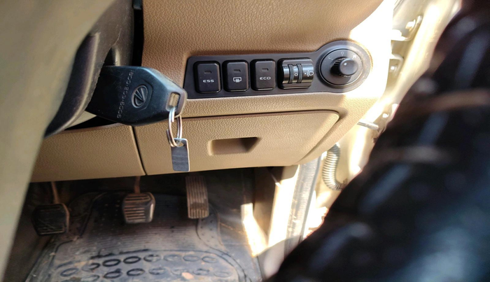 2016 Mahindra TUV300 T8, Diesel, Manual, 1,82,370 km, interior