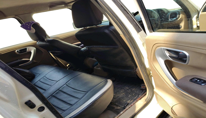 2016 Mahindra TUV300 T8, Diesel, Manual, 1,82,370 km, interior