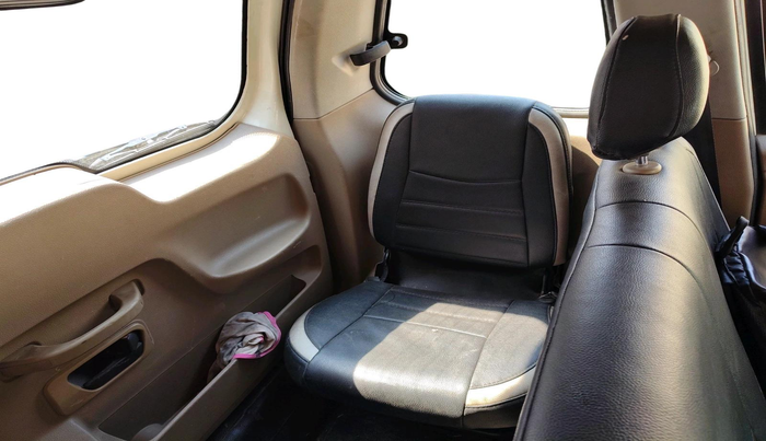 2016 Mahindra TUV300 T8, Diesel, Manual, 1,82,370 km, interior