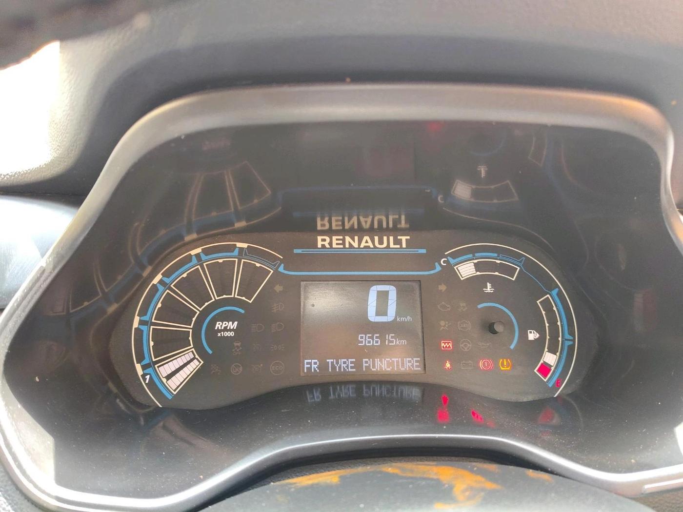 2023 Renault TRIBER RXL MT, Petrol, Manual, 96,615 km, interior
