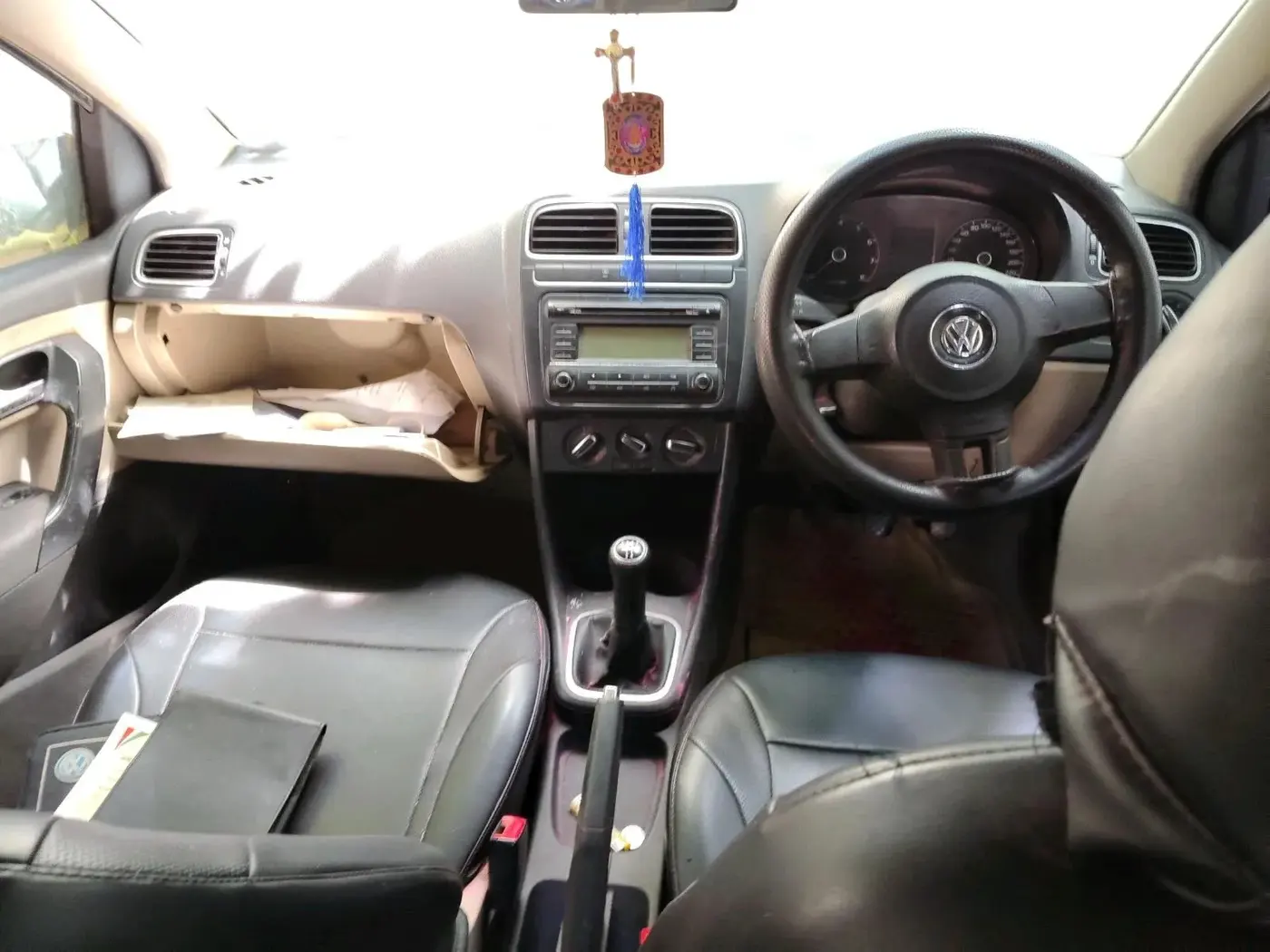 2011 Volkswagen Polo COMFORTLINE 1.2L PETROL, Petrol, Manual, 1,03,729 km, interior