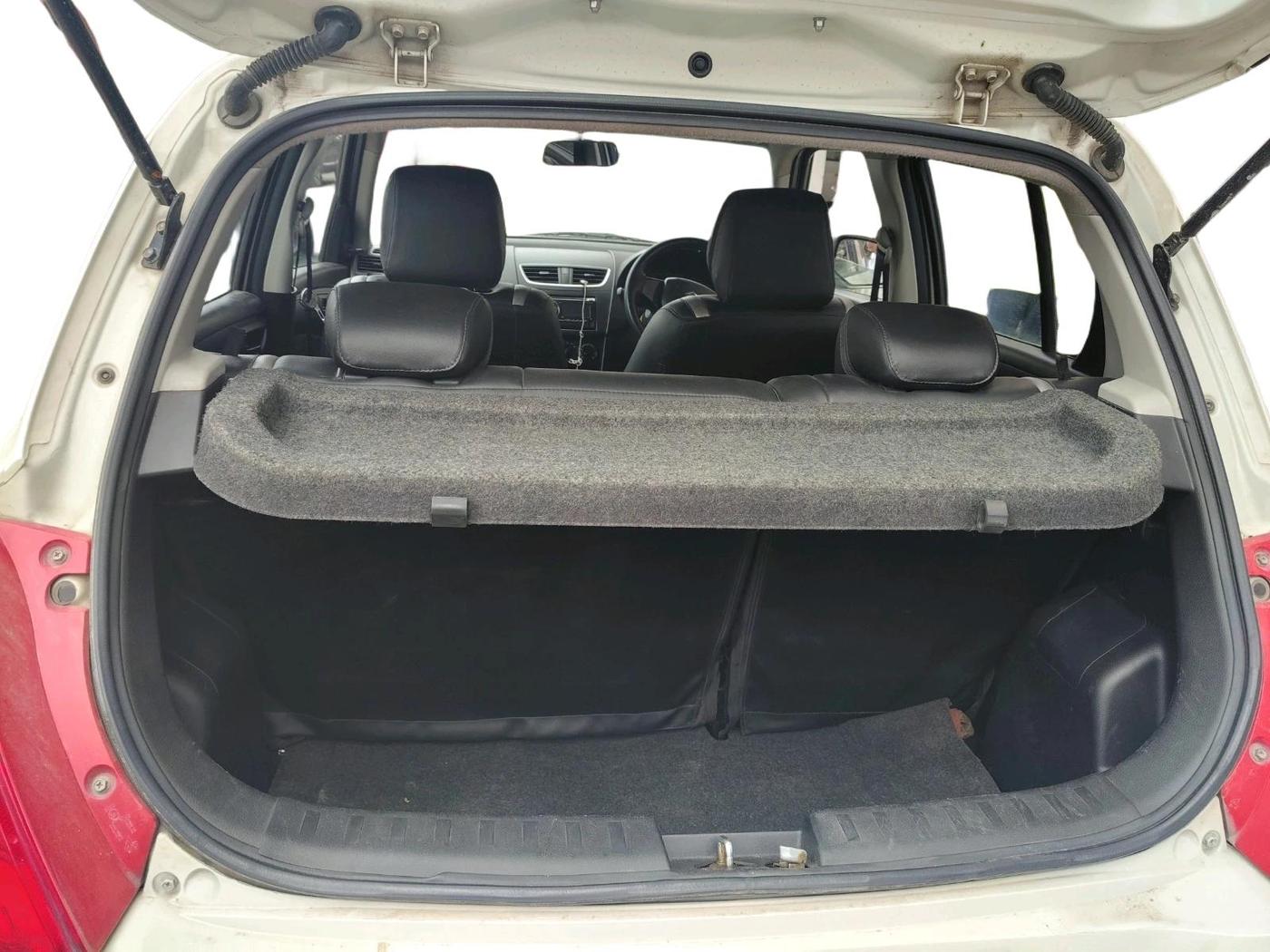 2015 Maruti Swift LXI, Petrol, Manual, 2,76,898 km, exterior