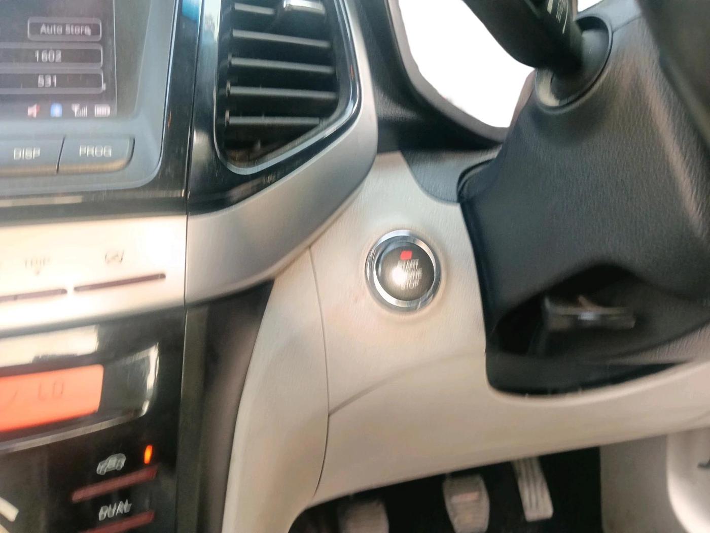 2021 Mahindra XUV300 W8 (O) 1.2 PETROL, Petrol, Manual, 18,390 km, interior