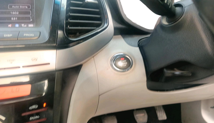 2021 Mahindra XUV300 W8 (O) 1.2 PETROL, Petrol, Manual, 18,390 km, interior