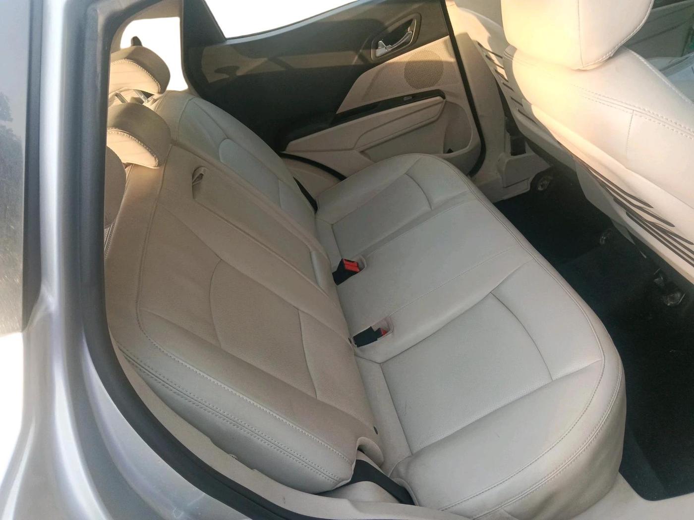 2021 Mahindra XUV300 W8 (O) 1.2 PETROL, Petrol, Manual, 18,390 km, interior