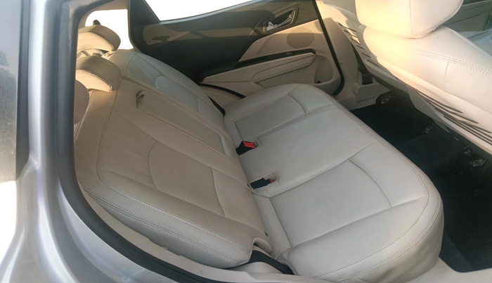2021 Mahindra XUV300 W8 (O) 1.2 PETROL, Petrol, Manual, 18,390 km, interior