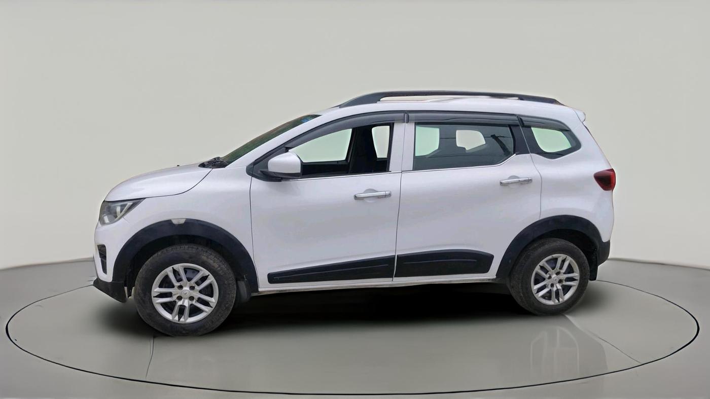 2022 Renault TRIBER RXE MT, Petrol, Manual, 28,548 km, exterior