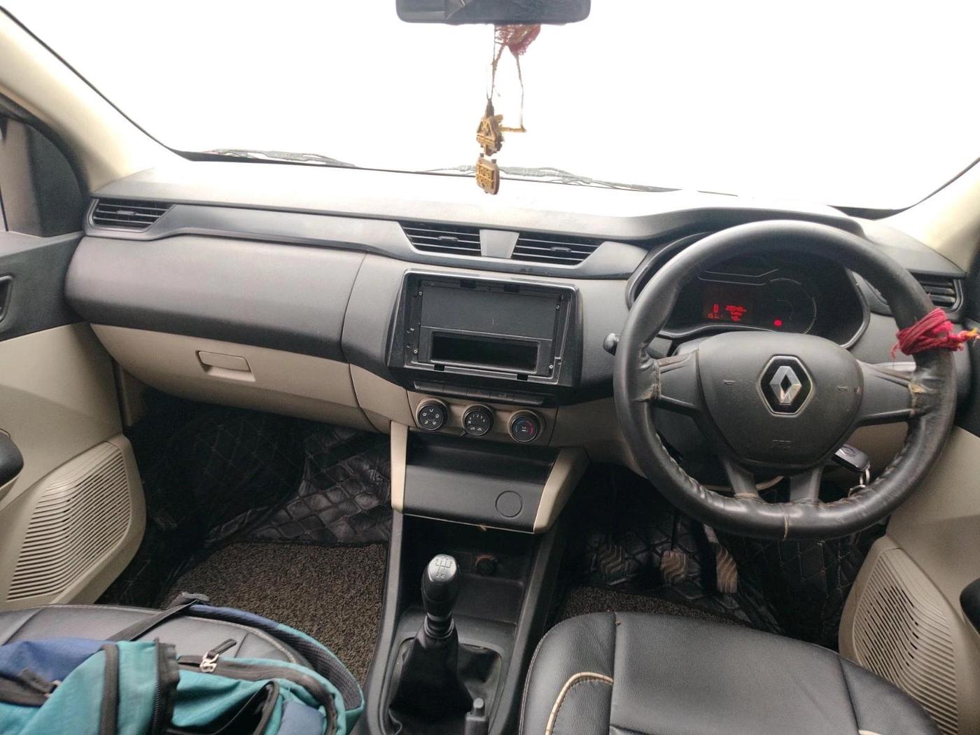 2022 Renault TRIBER RXE MT, Petrol, Manual, 28,548 km, interior