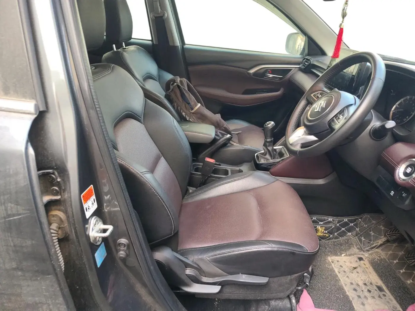 2023 Maruti Grand Vitara ALPHA SMART HYBRID, Petrol, Manual, 13,672 km, interior