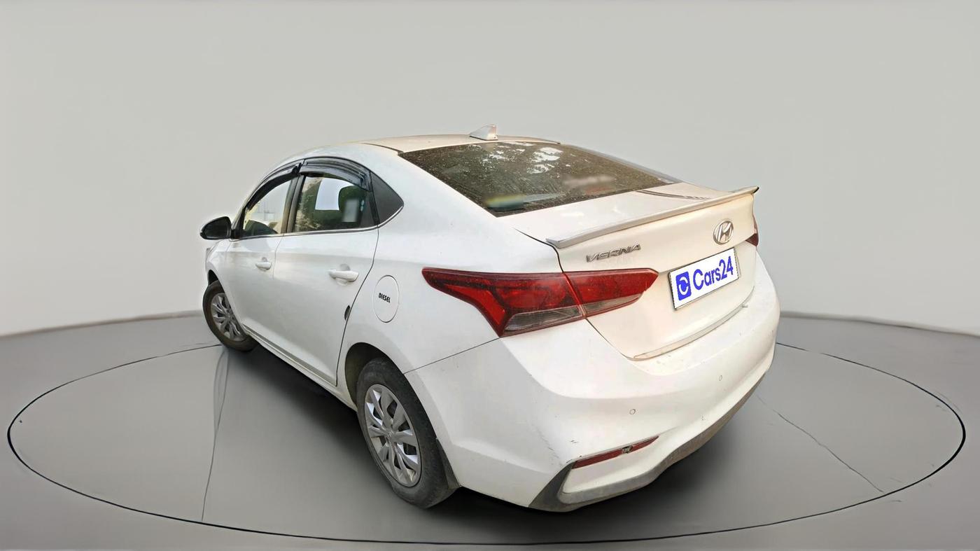 2018 Hyundai Verna 1.6 EX CRDI, Diesel, Manual, 1,22,813 km, exterior