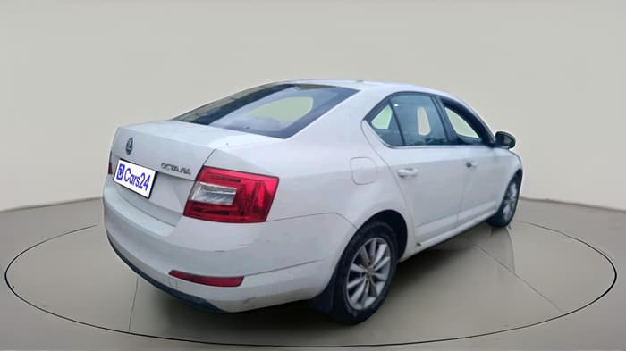 2015 Skoda Octavia AMBITION 2.0 TDI, Diesel, Manual, 2,64,364 km, exterior