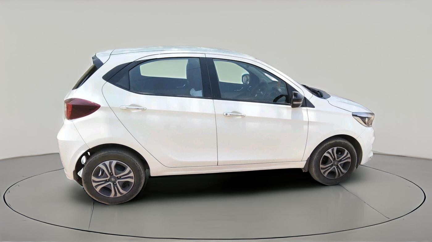 2024 Tata Tiago  XZA Plus CNG, CNG, Automatic, 42,669 km, exterior