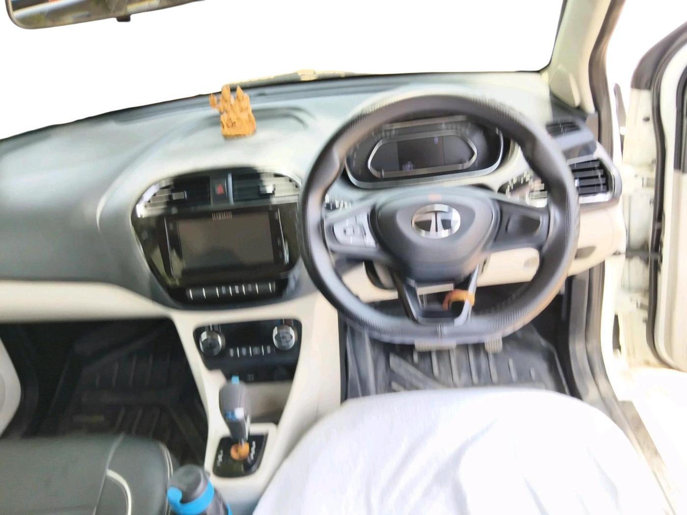 2024 Tata Tiago  XZA Plus CNG, CNG, Automatic, 42,669 km, interior