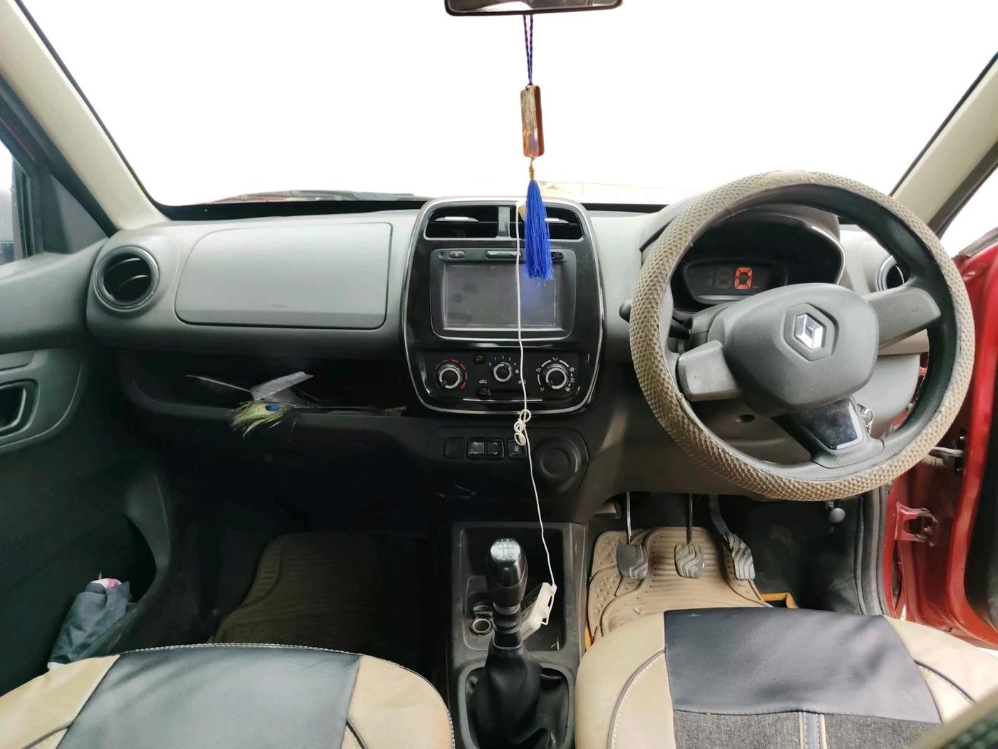 2017 Renault Kwid RXT 1.0, Petrol, Manual, 1,00,074 km, interior