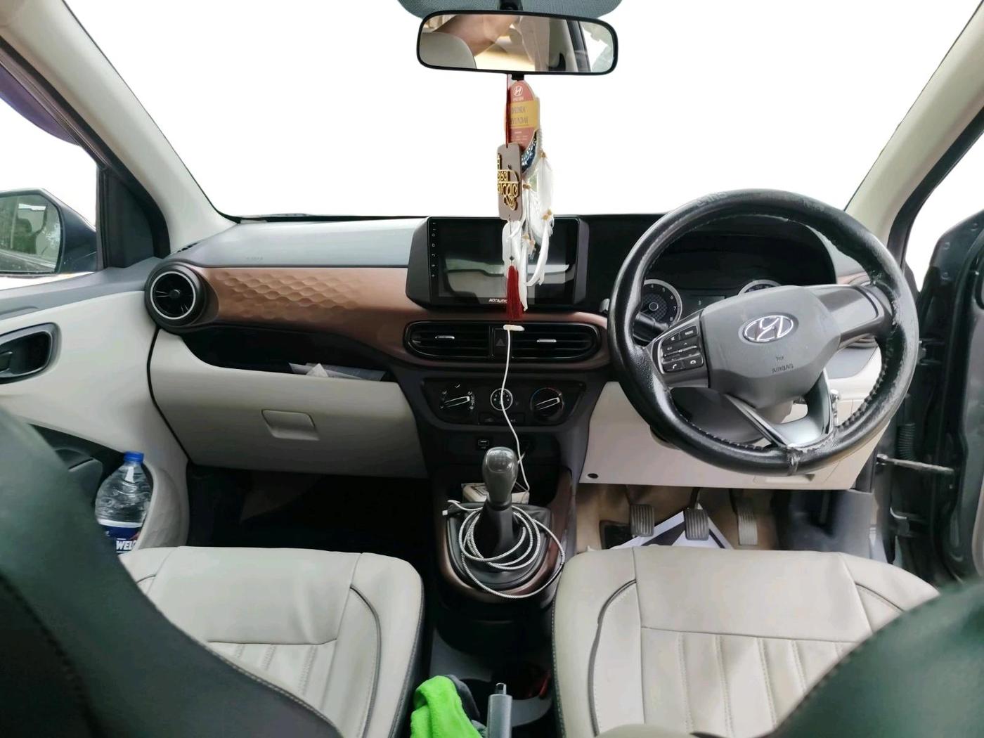 2022 Hyundai AURA S 1.2 CNG, CNG, Manual, 1,76,233 km, interior