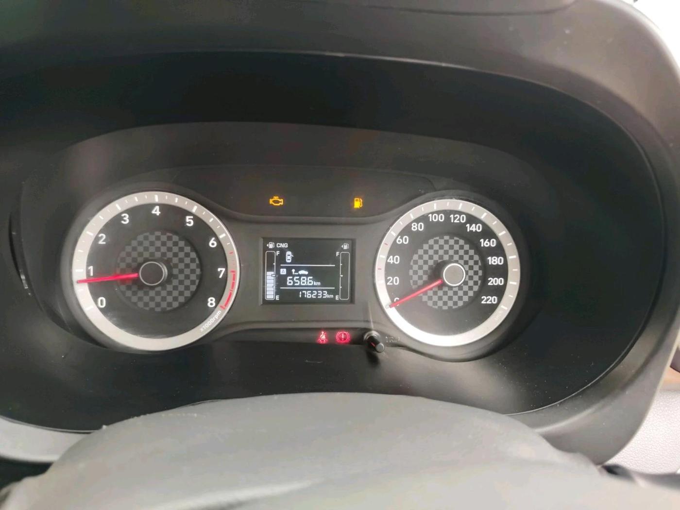 2022 Hyundai AURA S 1.2 CNG, CNG, Manual, 1,76,233 km, interior
