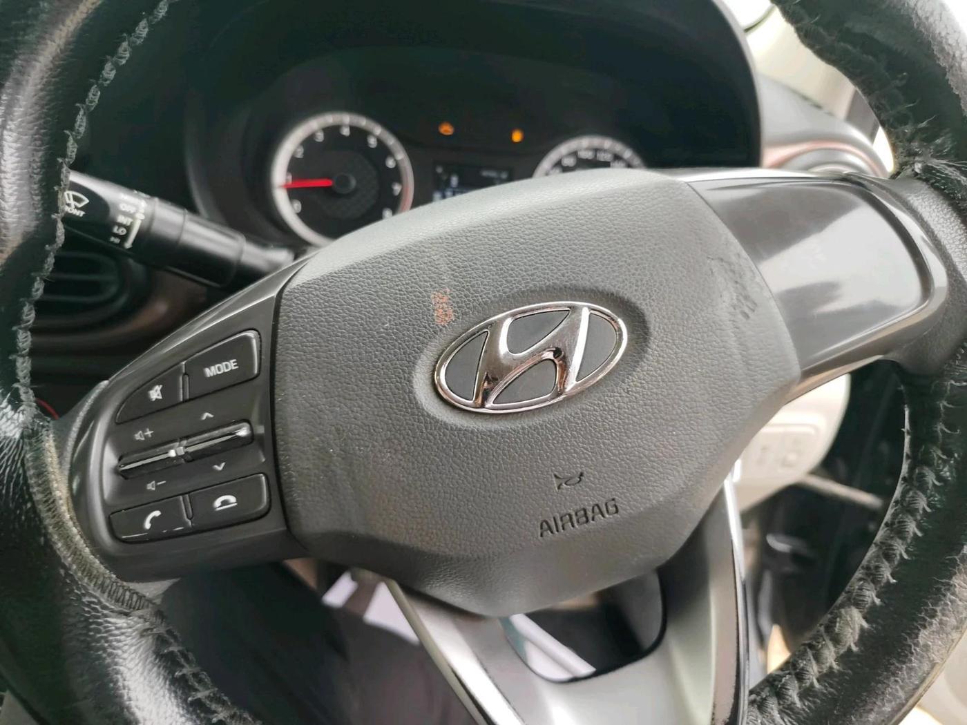 2022 Hyundai AURA S 1.2 CNG, CNG, Manual, 1,76,233 km, interior