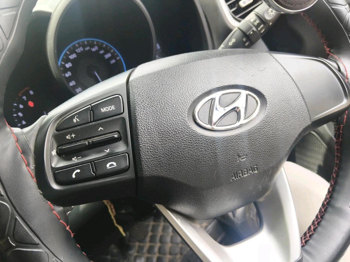 2021 Hyundai VENUE S+ 1.2, Petrol, Manual, 28,644 km, interior