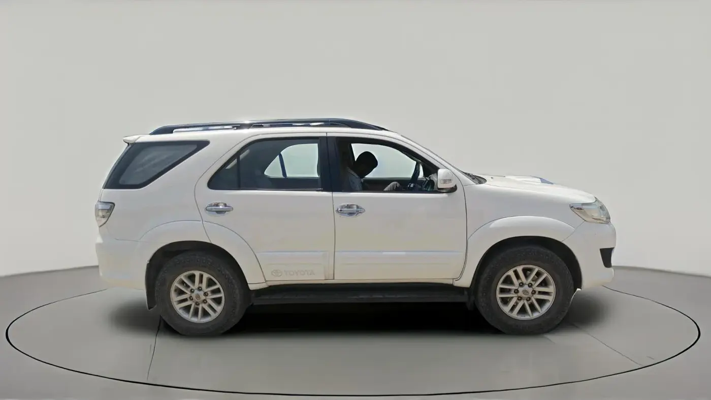 2013 Toyota Fortuner 3.0 4X2 AT, Diesel, Automatic, 2,29,607 km, exterior