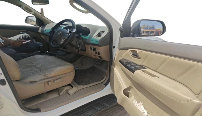 2013 Toyota Fortuner 3.0 4X2 AT, Diesel, Automatic, 2,29,607 km, interior