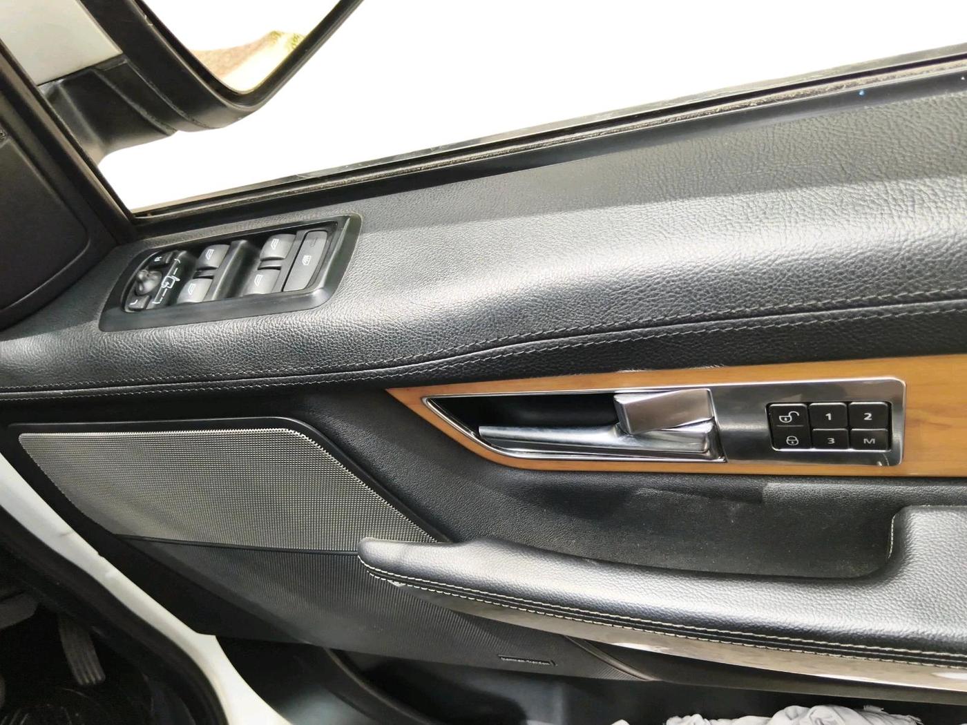 2012 Landrover Range Rover Sport 3.0 TDV6 HSE DIESEL, Diesel, Automatic, 1,68,477 km, interior