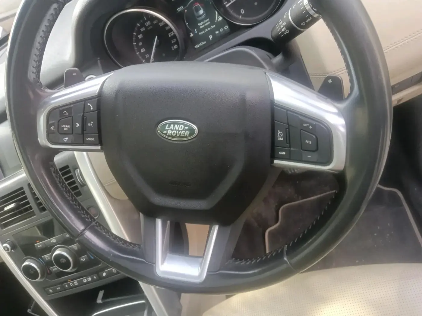 2018 Landrover DISCOVERY SPORT HSE, Diesel, Automatic, 1,03,107 km, interior