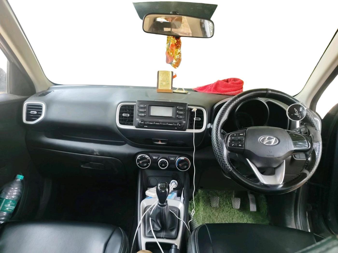 2020 Hyundai VENUE S 1.2, Petrol, Manual, 1,84,497 km, interior