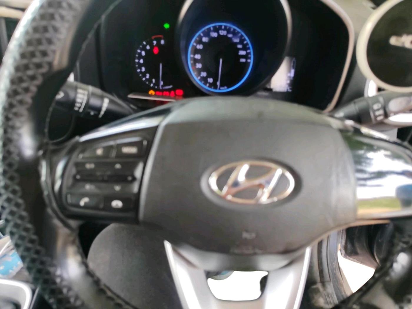 2020 Hyundai VENUE S 1.2, Petrol, Manual, 1,84,497 km, interior