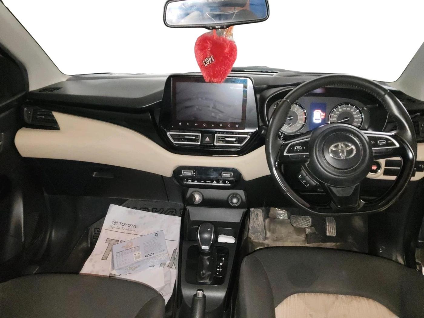 2024 Toyota Glanza V AMT, Petrol, Automatic, 22,169 km, interior
