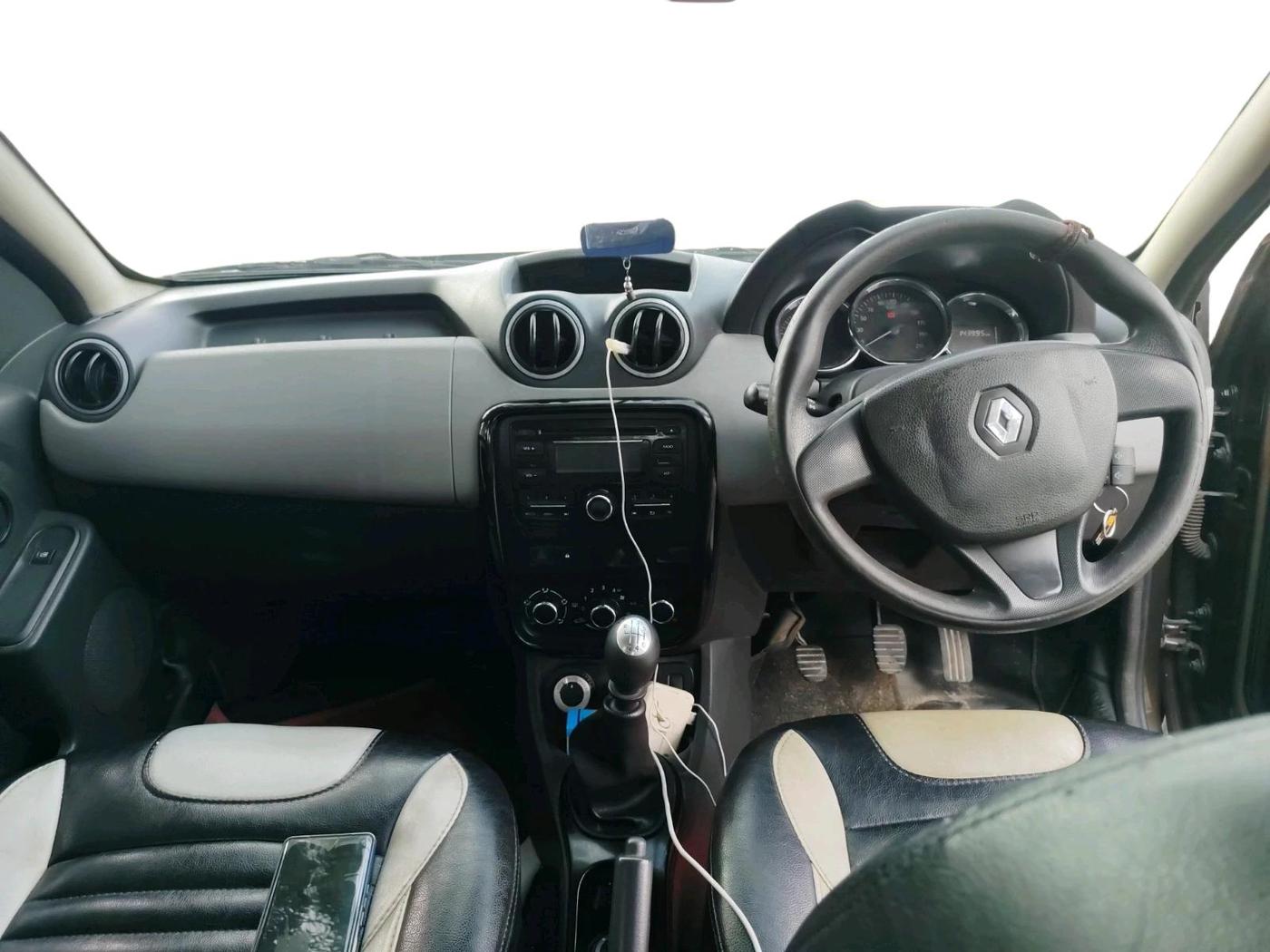 2015 Renault Duster 110 PS RXL 4X4 MT DIESEL, Diesel, Manual, 1,43,995 km, interior