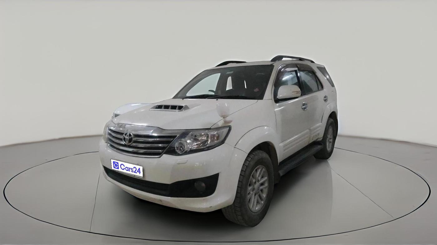 2013 Toyota Fortuner 3.0 4X2 AT, Diesel, Automatic, 2,57,555 km, exterior