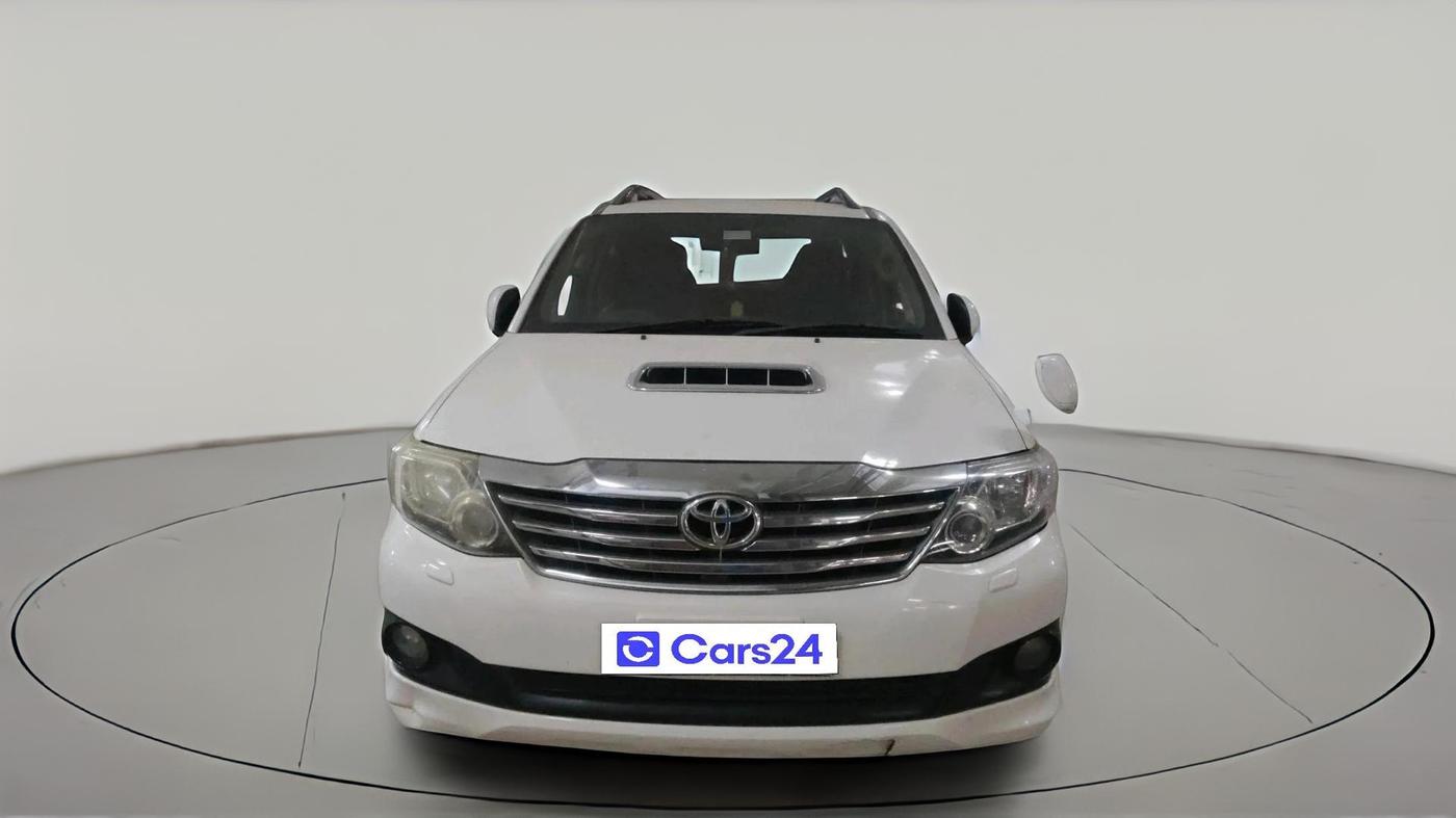 2013 Toyota Fortuner 3.0 4X2 AT, Diesel, Automatic, 2,57,555 km, exterior