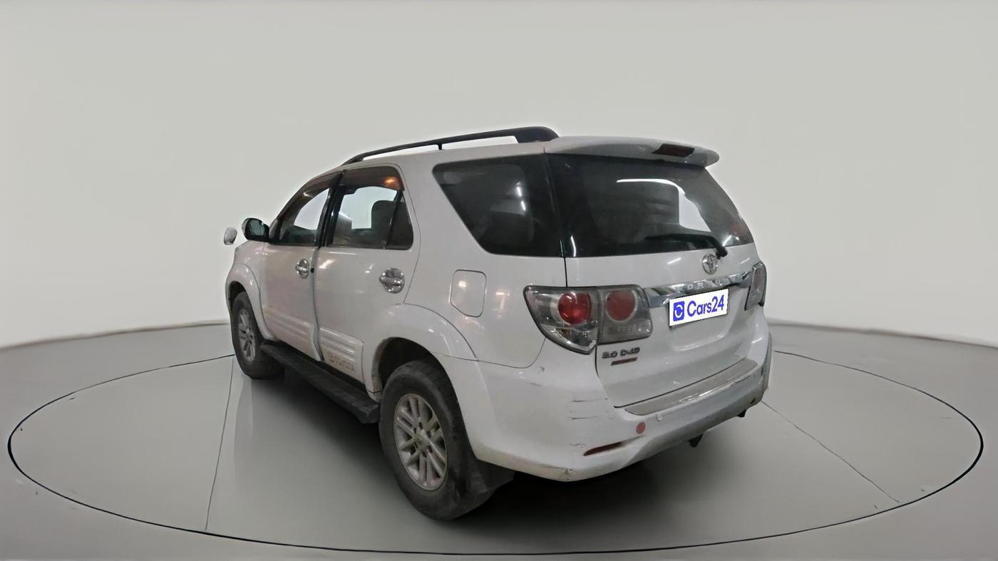 2013 Toyota Fortuner 3.0 4X2 AT, Diesel, Automatic, 2,57,555 km, exterior