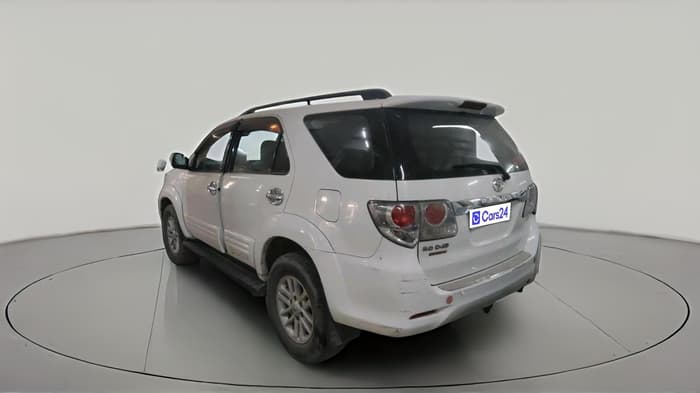 2013 Toyota Fortuner 3.0 4X2 AT, Diesel, Automatic, 2,57,555 km, exterior