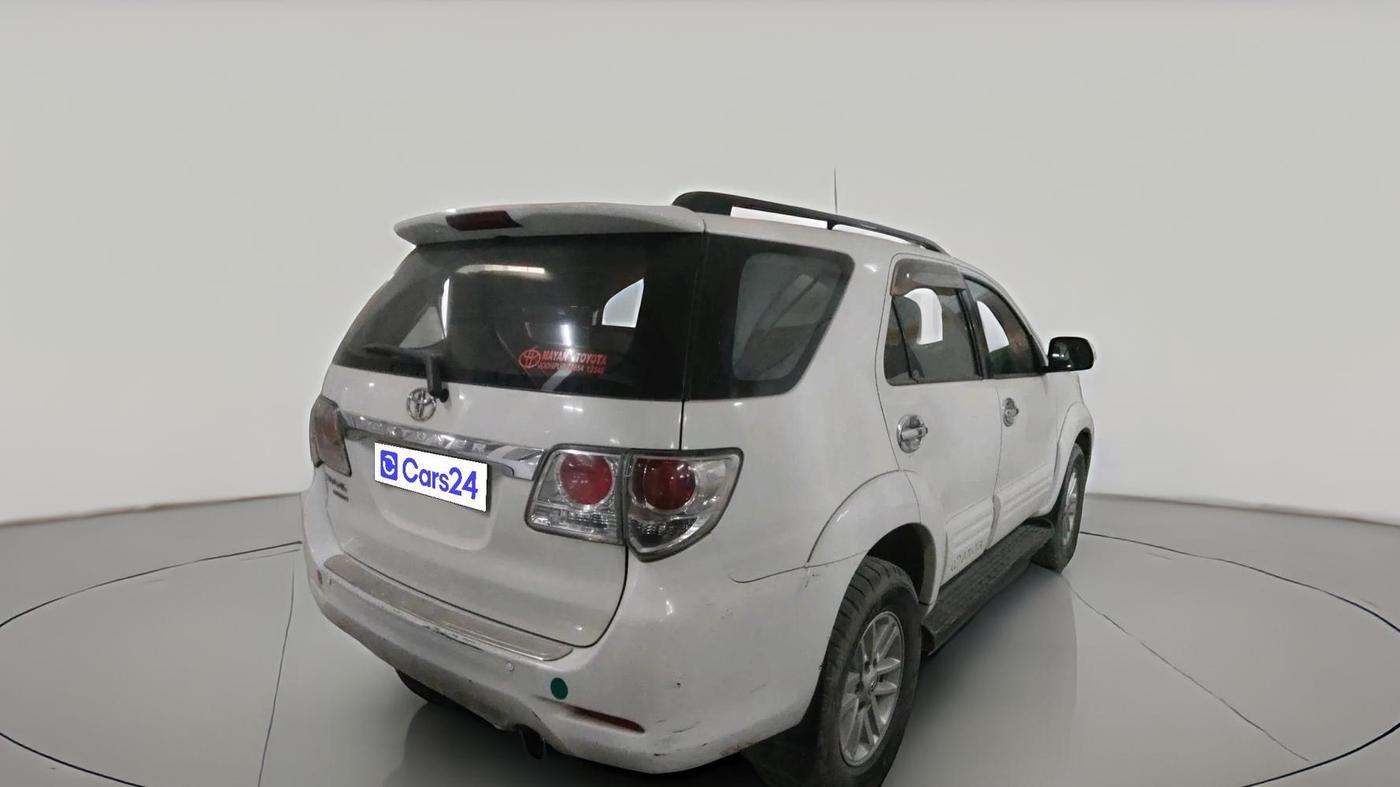 2013 Toyota Fortuner 3.0 4X2 AT, Diesel, Automatic, 2,57,555 km, exterior