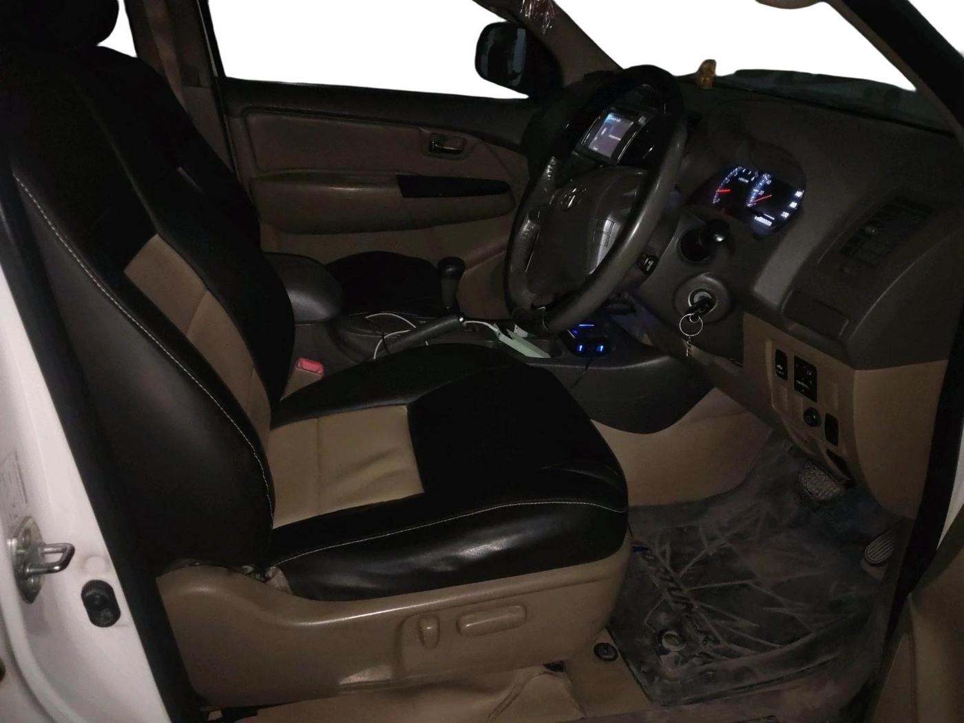 2013 Toyota Fortuner 3.0 4X2 AT, Diesel, Automatic, 2,57,555 km, interior
