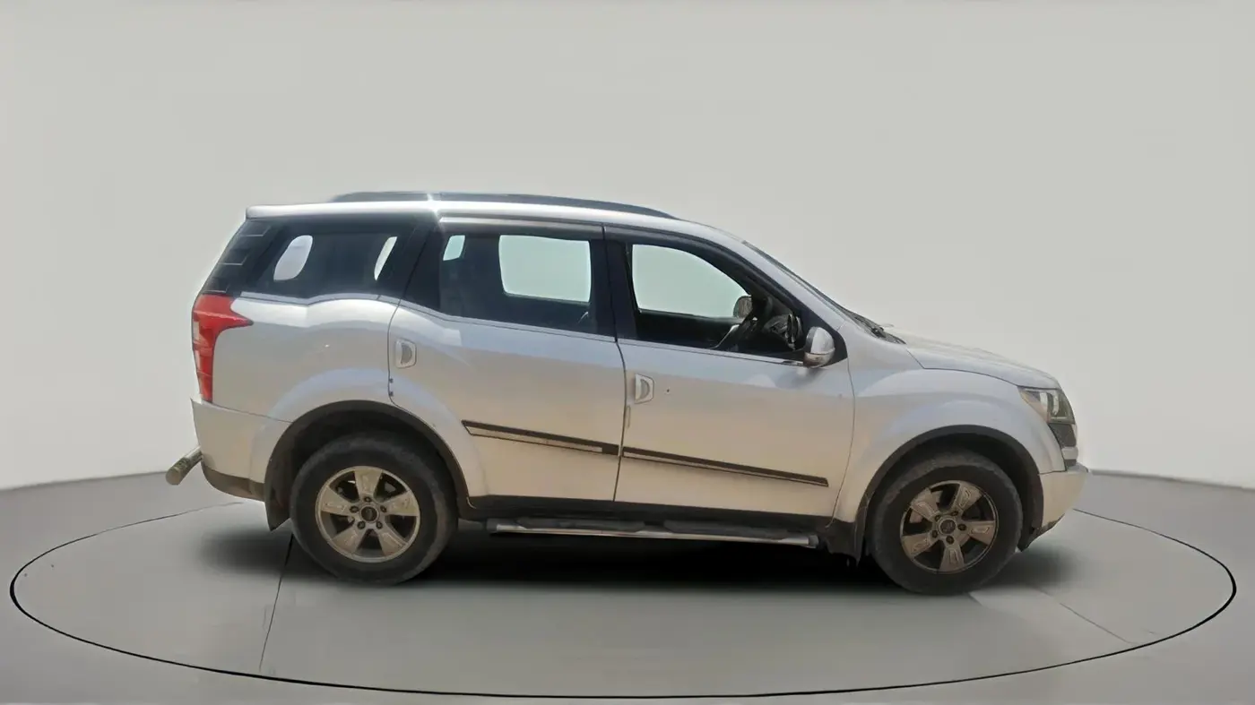 2015 Mahindra XUV500 W8, Diesel, Manual, 1,81,145 km, exterior