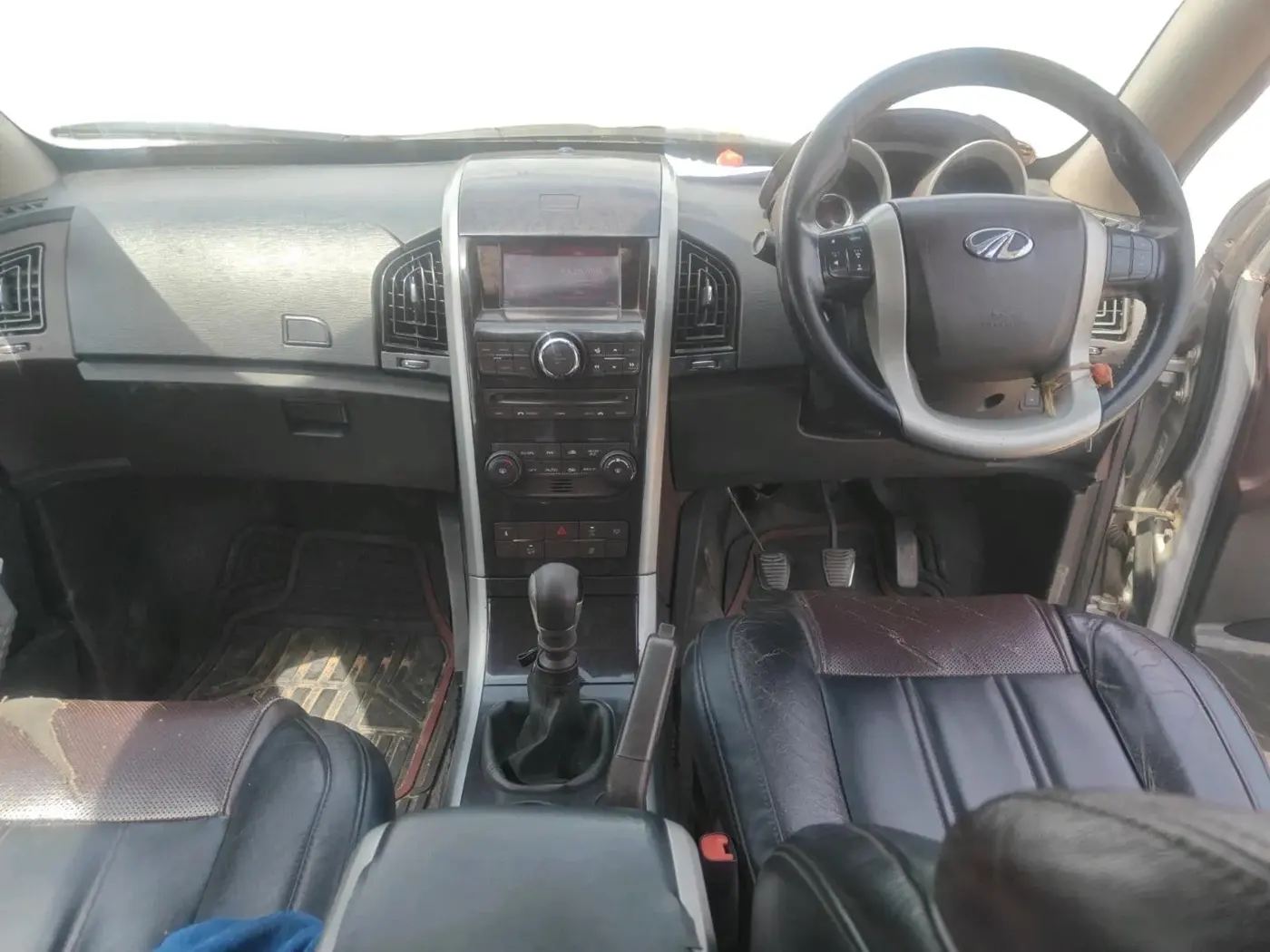 2015 Mahindra XUV500 W8, Diesel, Manual, 1,81,145 km, interior