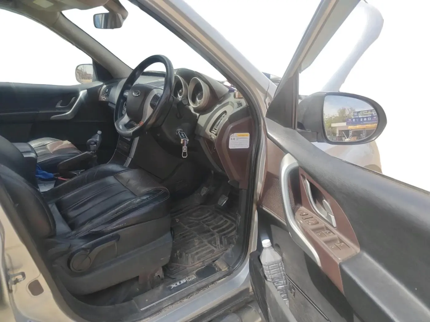 2015 Mahindra XUV500 W8, Diesel, Manual, 1,81,145 km, interior