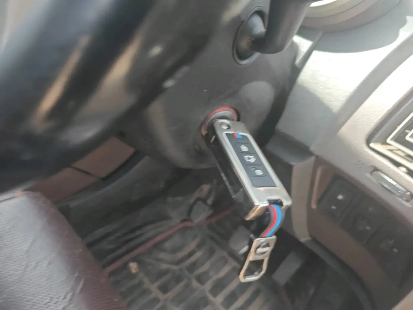 2015 Mahindra XUV500 W8, Diesel, Manual, 1,81,145 km, interior