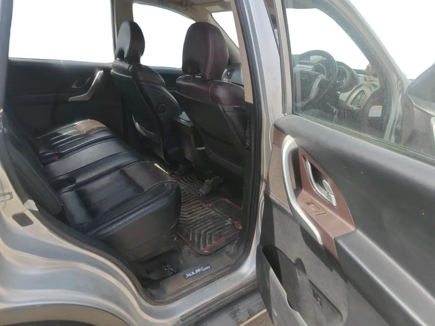 2015 Mahindra XUV500 W8, Diesel, Manual, 1,81,145 km, interior