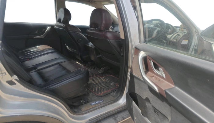 2015 Mahindra XUV500 W8, Diesel, Manual, 1,04,037 km, interior